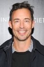 Tom Cavanagh isVal Duncan