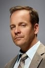 Peter Sarsgaard isAlan Troy